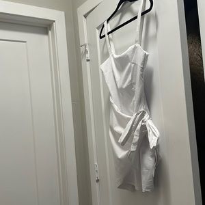 NEVER WORN White casual mini summer dress by Superdown - Revolve line.